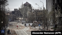 Разбитые улицы Мариуполя, снимок от апреля 2022 года