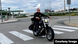 Михаил Лощинин на мотоцикле