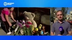 Киевляне несут цветы и игрушки к разрушенной пятиэтажке, где погибли минимум 23 человека. Рассказ корреспондента Настоящего Времени