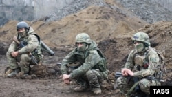 Российские военные в Луганской области