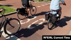 Красное покрытие на "велоулице" в Утрехте