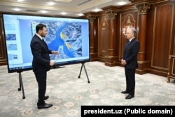 Эмин Агаларов представляет президенту Узбекистана Шавкату Мирзиёеву мастер-план туристического центра Sea Breeze Uzbekistan