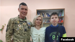 Морпех Максим Полупанов с семьей после освобождения из плена. Из личного архива Полупанова